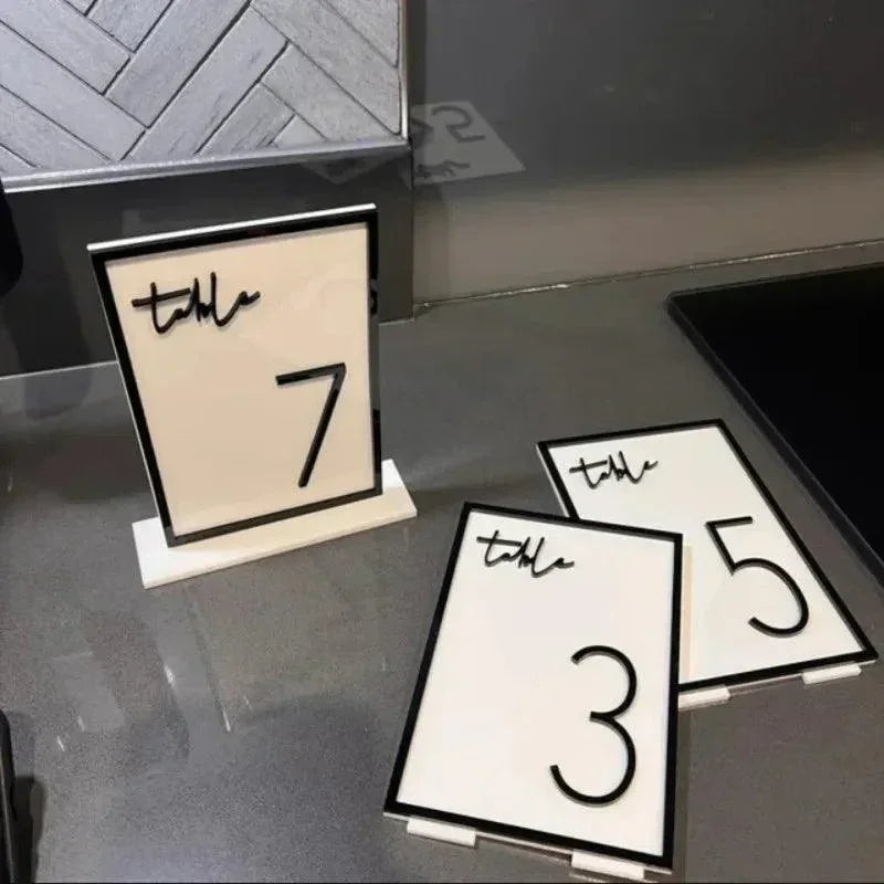 Tischnummern aus Acryl mit Ständern – ideal für Hochzeitsfeiern, Geburtstage, Jubiläen, Babypartys und Brautpartys – modern und schick