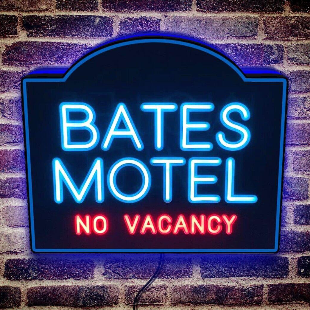 La boîte lumineuse LED imprimée en 3D Bates Motel illumine votre espace avec un charme emblématique